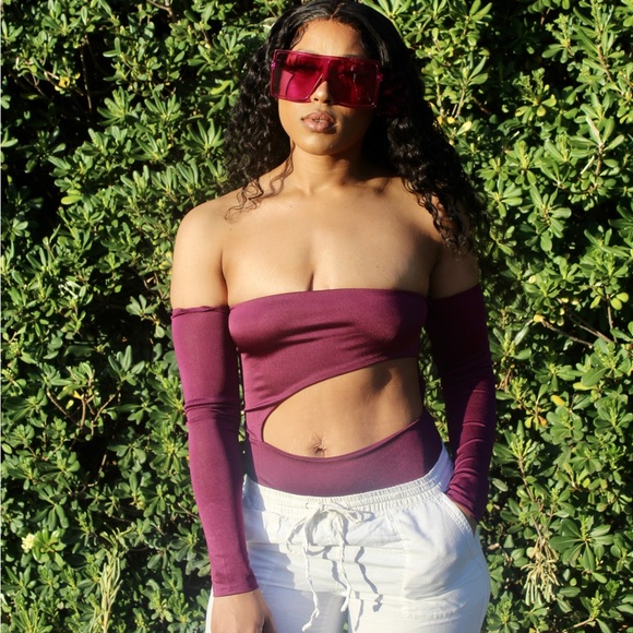 Peek a boo bodysuit - Picture 1 of 1